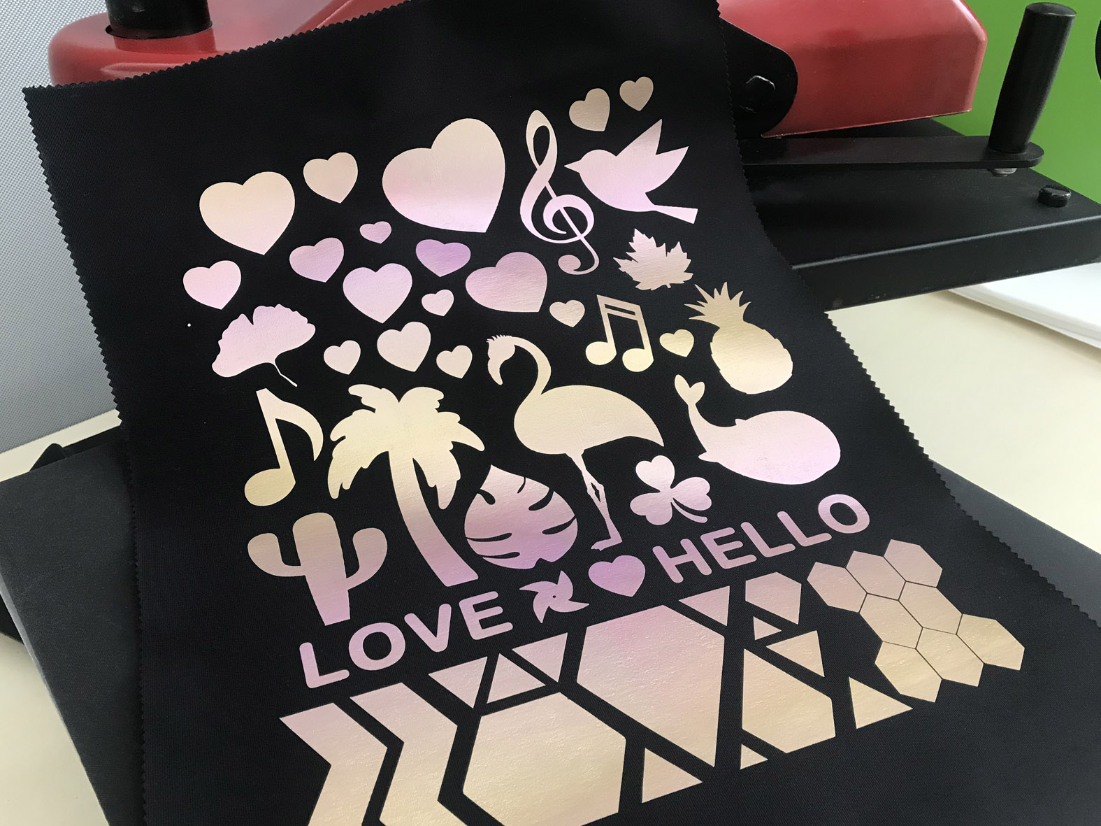 Customized Heat Transfer Vinyl-Printable Pearly